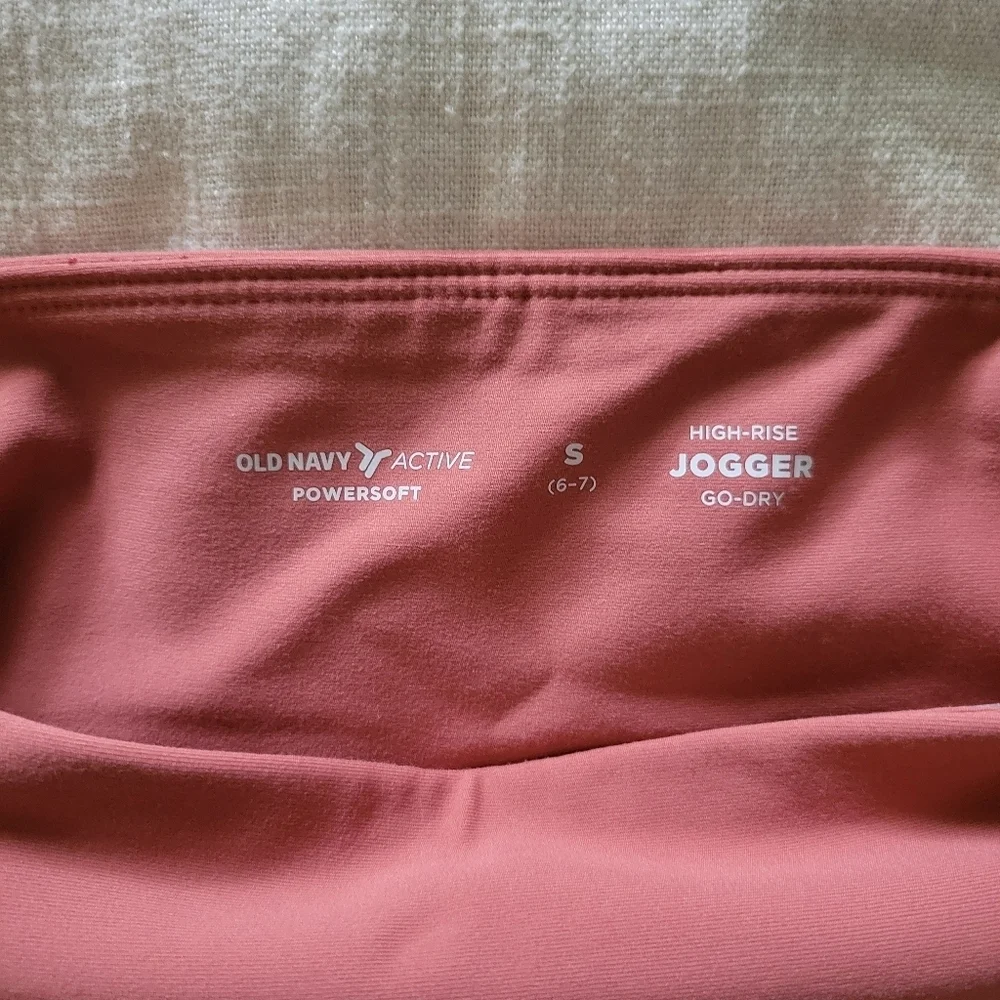NWOT Old Navy Girls High Rise Jogger Size SMALL (6-7)